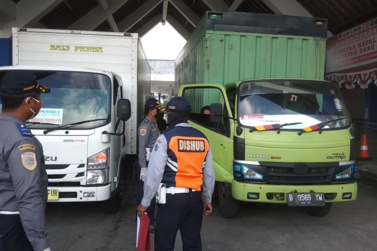 Dua mobil logistik diminta putar balik di Terminal Mengwi