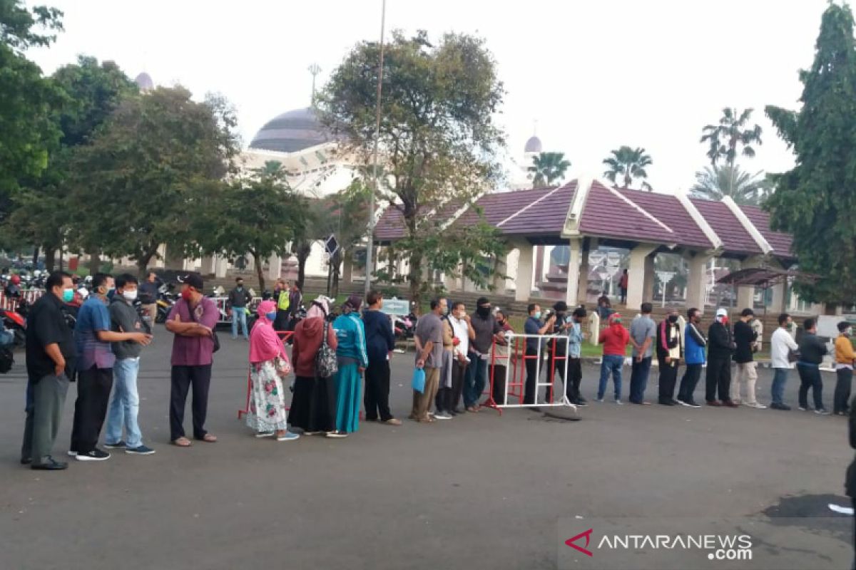 Antrean SIM ramai, Polisi imbau masyarakat kembali Jumat