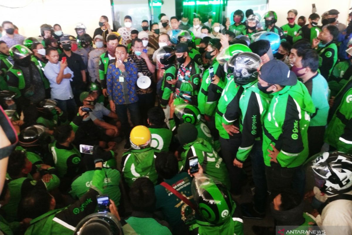 Pengemudi Gojek di Makassar gelar unjuk rasa tuntut soal jasa insentif