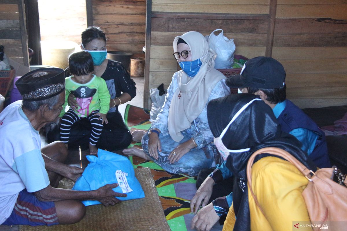 PKK Tanah Laut distribusikan bantuan sembako ke Kecamatan Kurau