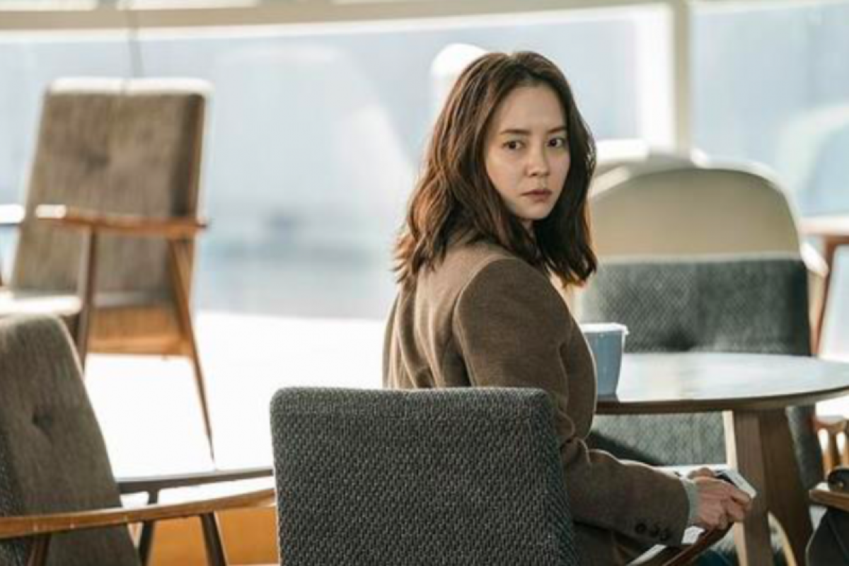 Song Ji-hyo tunjukkan sisi gelap di "Intruder"