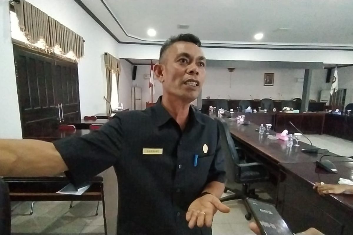 DPRD Kayong Utara sayangkan pemotongan anggaran jalan Siduk - Sukadana