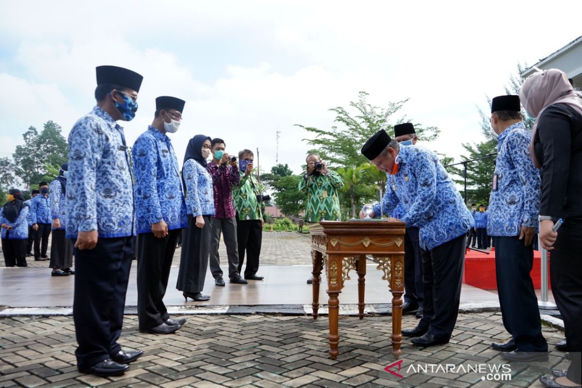 Bupati Kubu Raya awali normal baru dengan lantik 104 pejabat