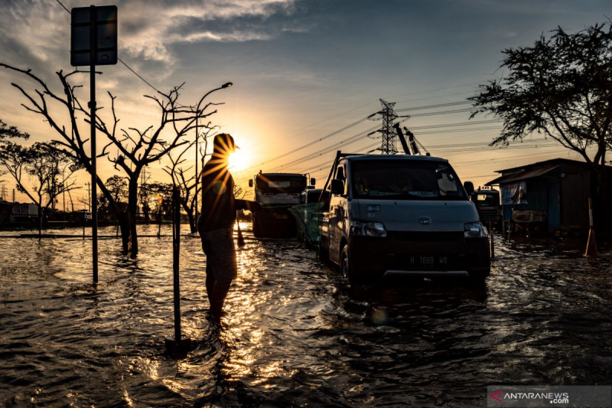 Pemprov Jateng kirim bantuan untuk korban banjir rob Pantura