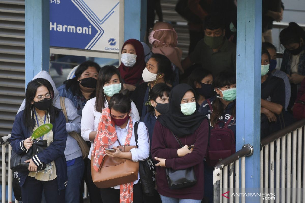 TransJakarta sesuaikan waktu operasional imbas PSBB Jakarta