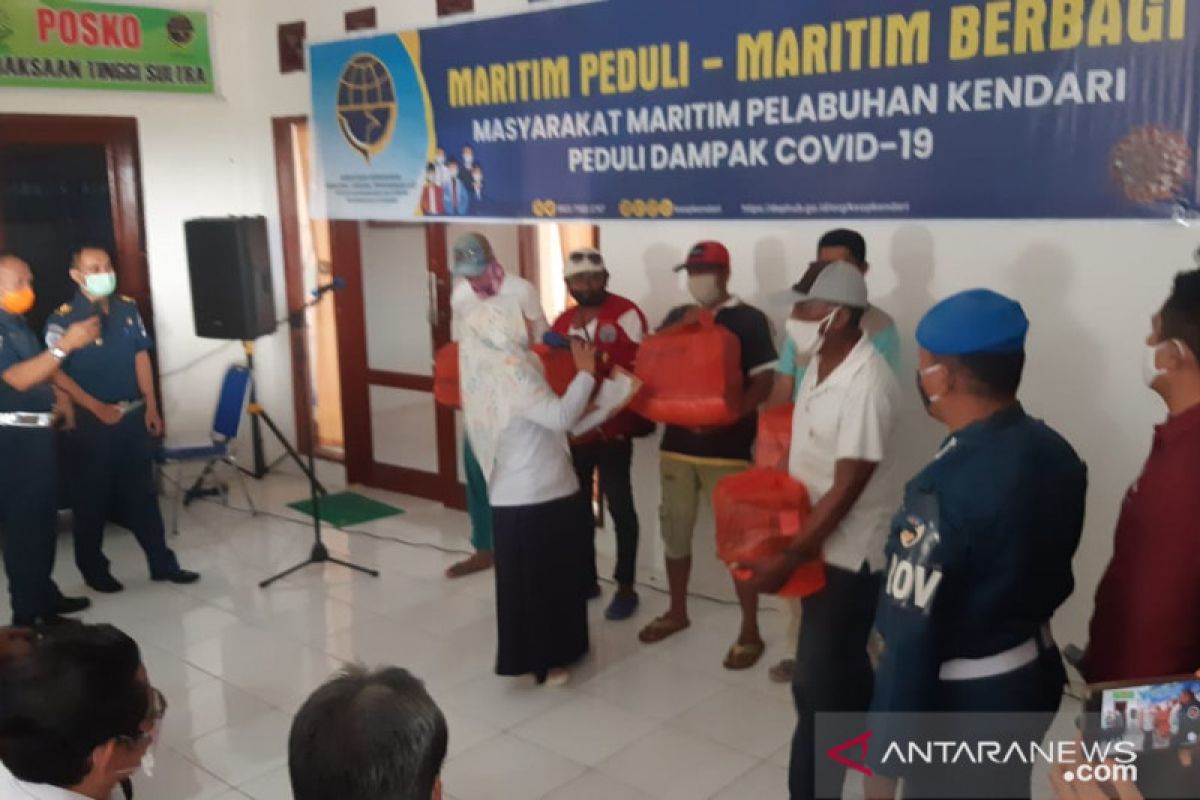 Masyarakat Maritim Kendari Salurkan 1000 Paket Sembako