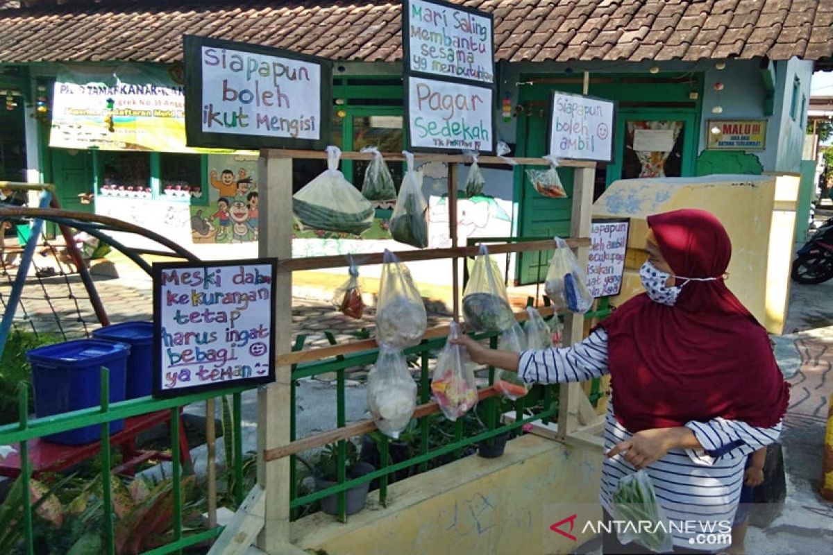 Guru TK di Boyolali buka "pagar sedekah" bantu masyarakat