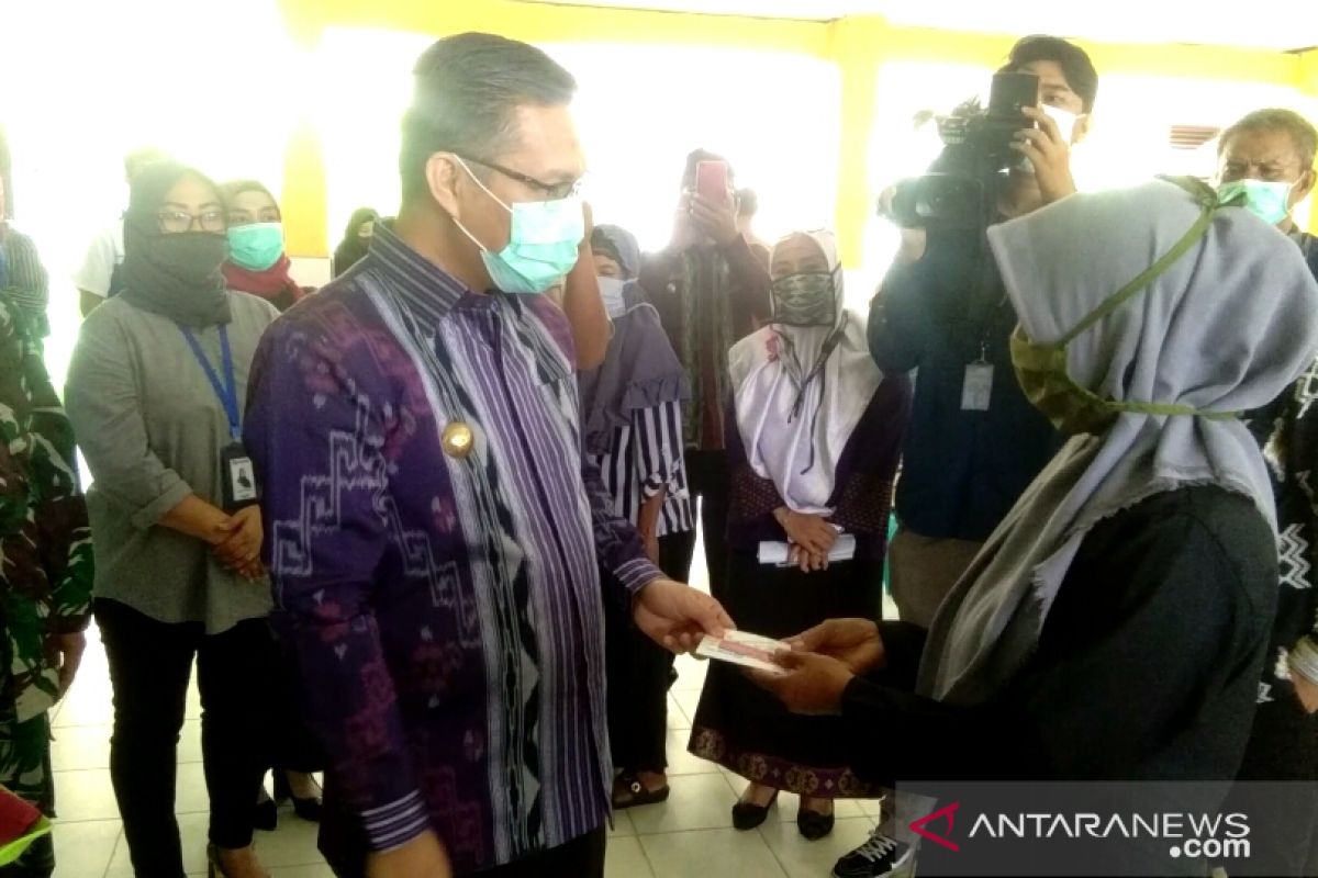 Pemkot Kendari Salurkan 2.126 Kartu keluarga Sejahtera