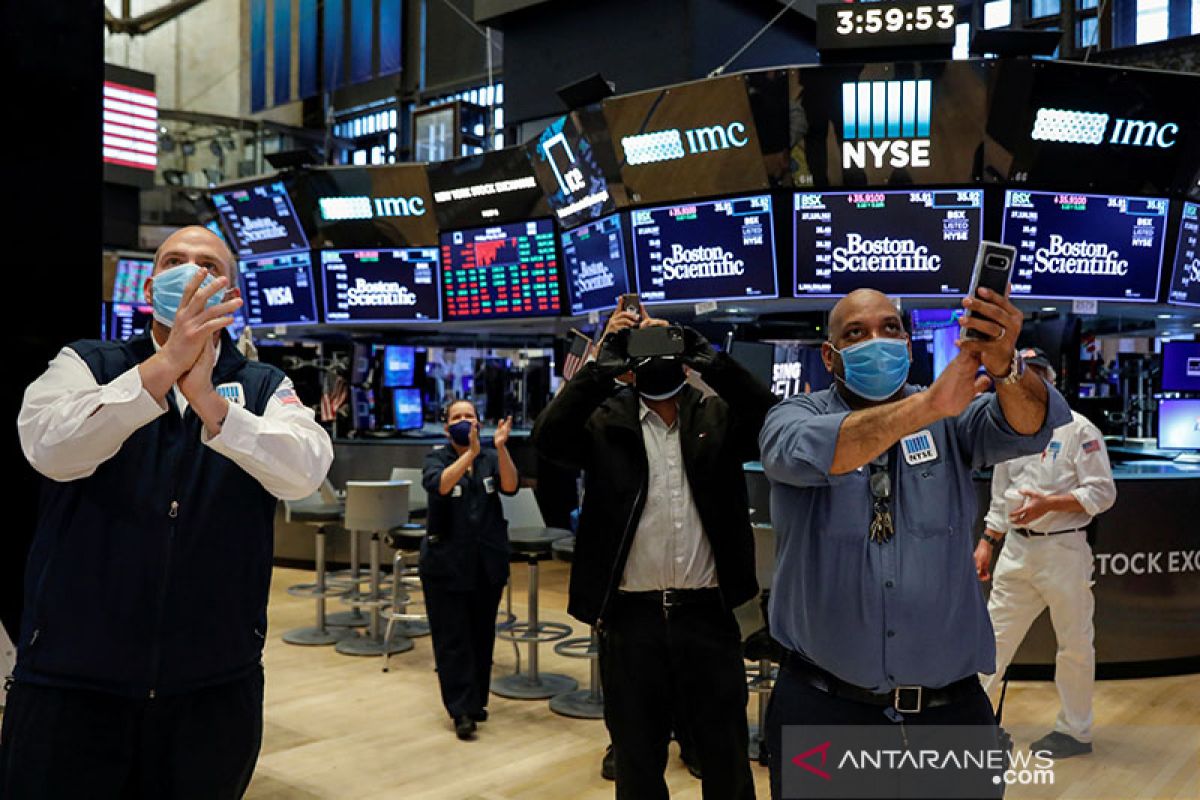 Wall Street melambung, Indeks Dow Jones melonjak di atas 580 poin