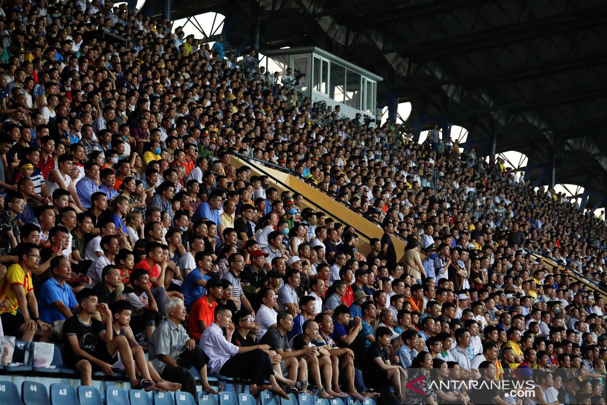 Liga Vietnam dimulai lagi, ribuan penonton padati stadion