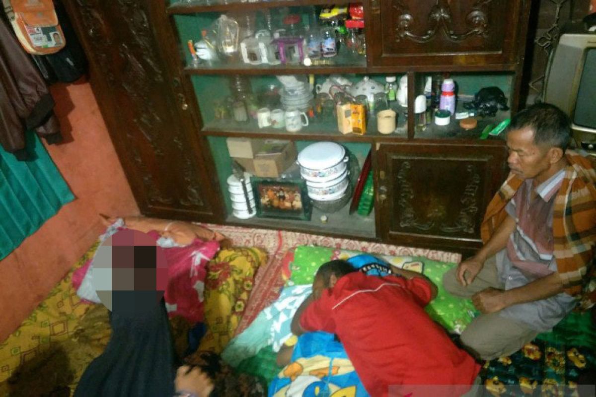 Sedang tidur pulas longsor terjang rumah di Sariak Alahan Tigo Kabupaten Solok, dua meninggal (Video)