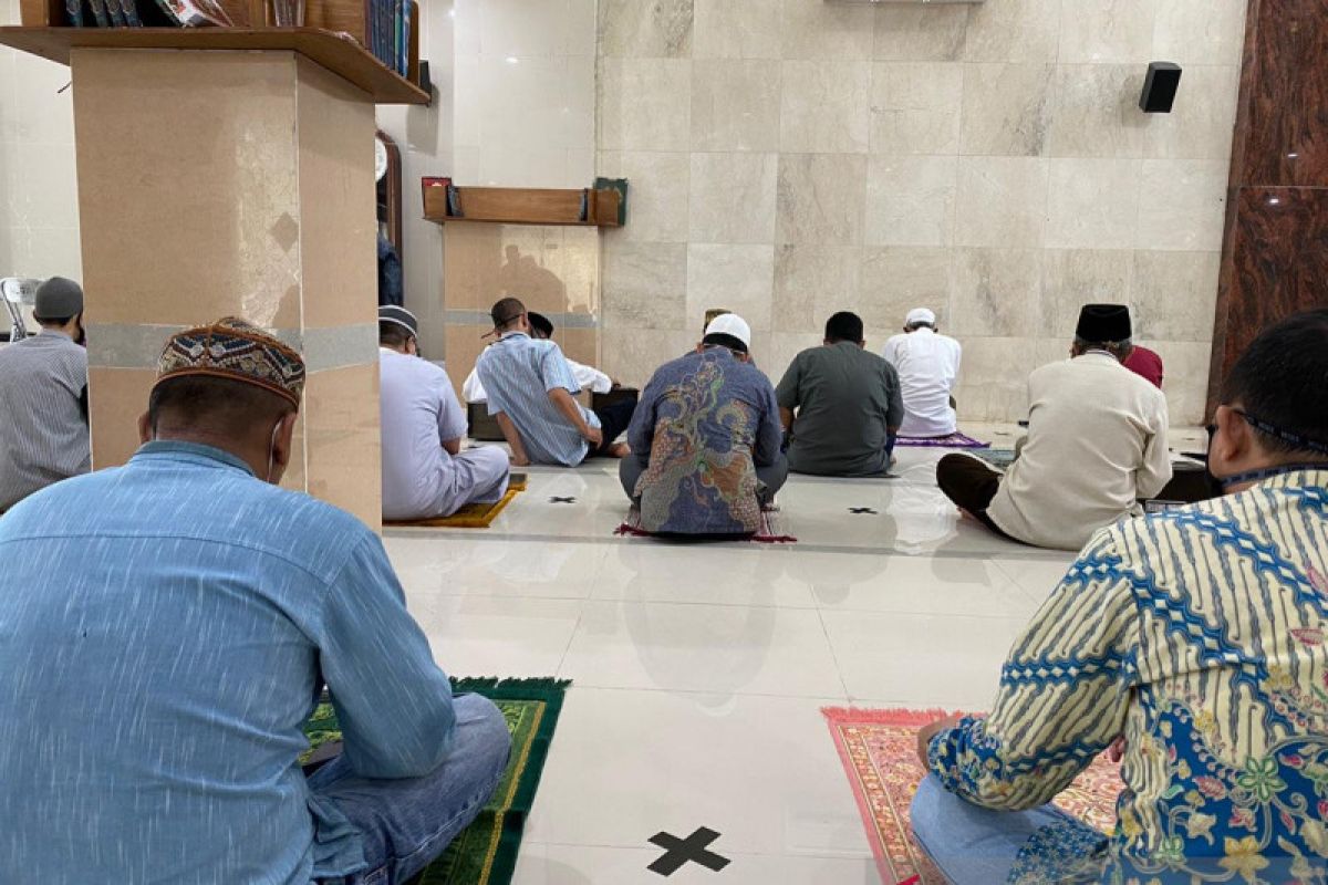 Sejumlah masjid di Banjarmasin ikuti protokol kesehatan gelar sholat Jumat