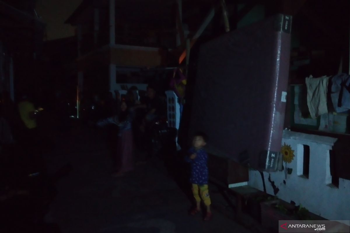 Banjir rob di Ancol, ribuan warga ungsikan barang dan kendaraan