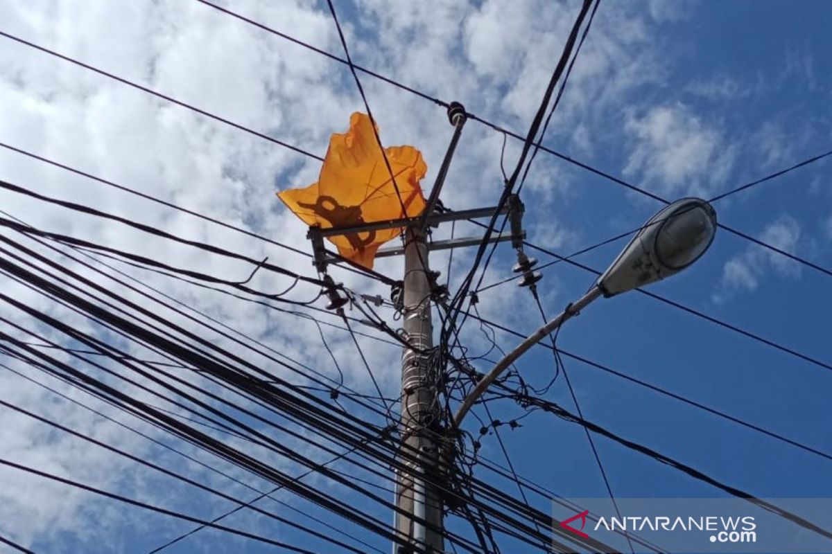 PLN Bali imbau masyarakat tak terbangkan layang-layang dekat jaringan listrik