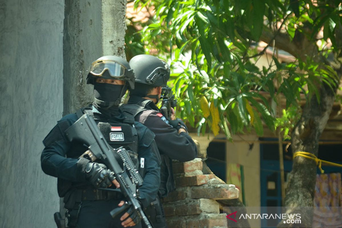 Densus 88 tangkap seorang laki-laki terduga teroris di Palembang