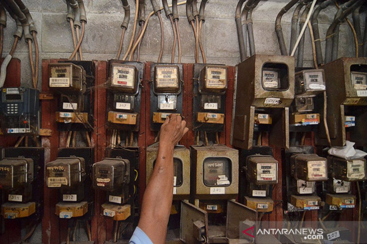 Hari ini, PLN turunkan tarif listrik hingga Desember