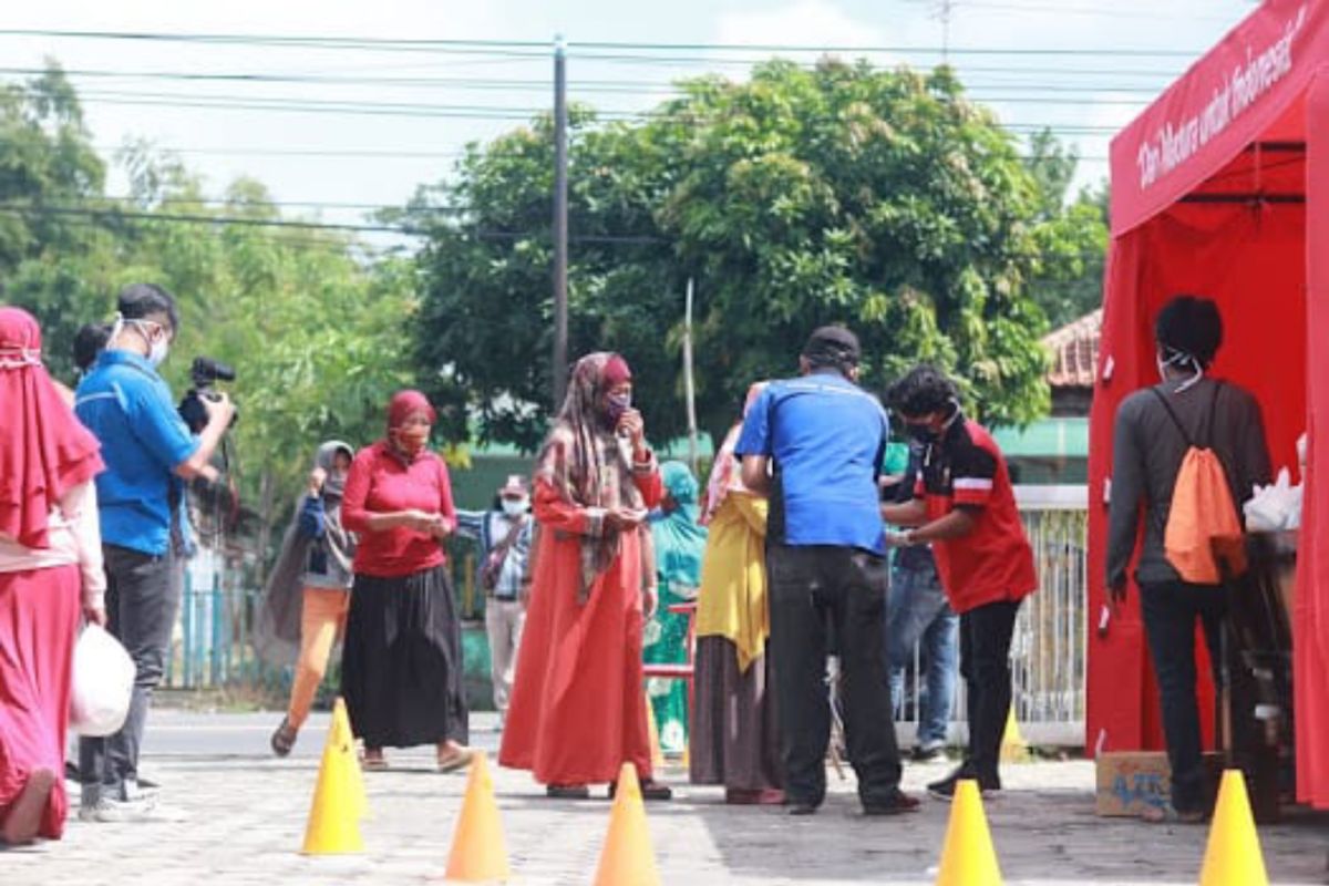 YIIM salurkan bansos untuk masyarakat Jakarta dan Madura