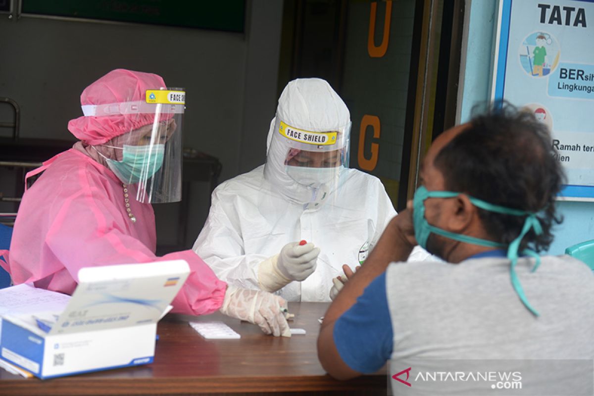 Rapid test warga dari zona merah di Aceh