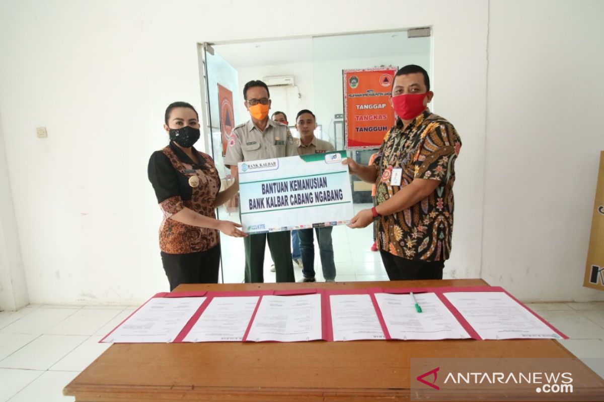 Bank Kalbar bantu 1 ton beras untuk korban banjir di Kabupaten Landak