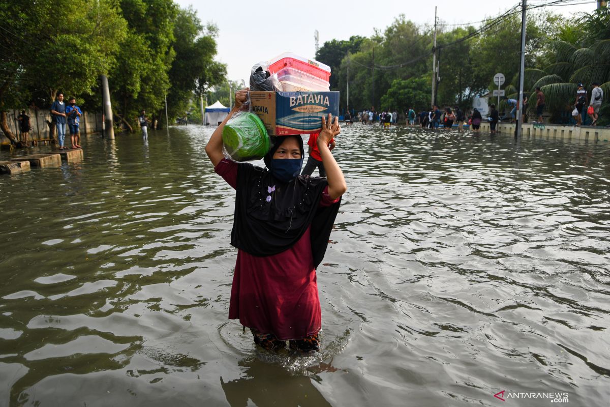 North Jakarta braces for flooding amid downpour