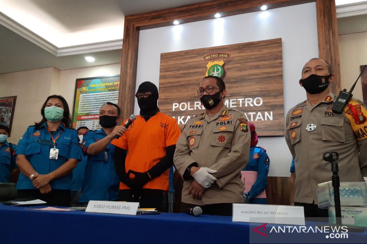 Polisi masih tahan Dwi Sasono