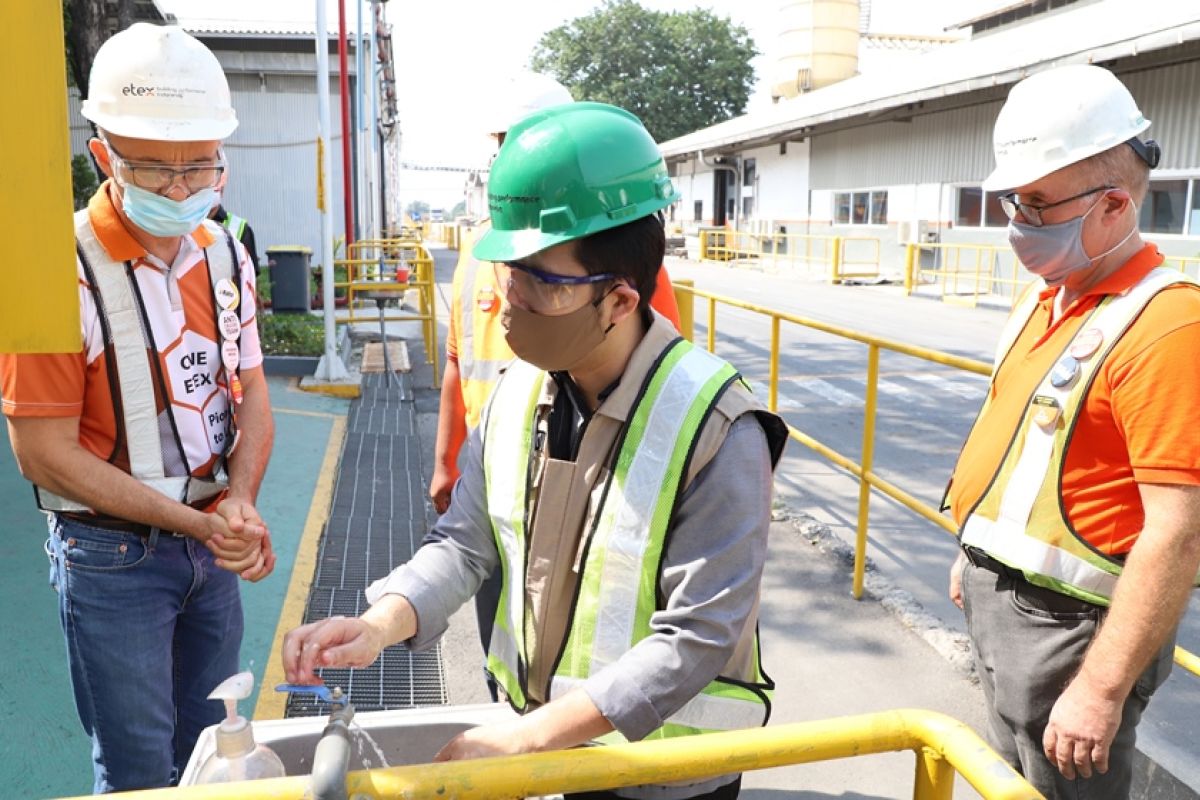 Wagub Jatim optimistis industri tetap produktif