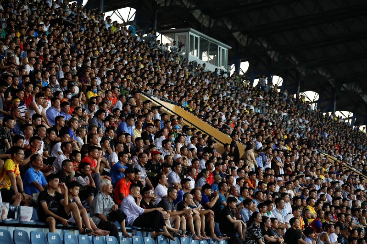 Penonton penuhi stadion saat Liga Vietnam dimulai