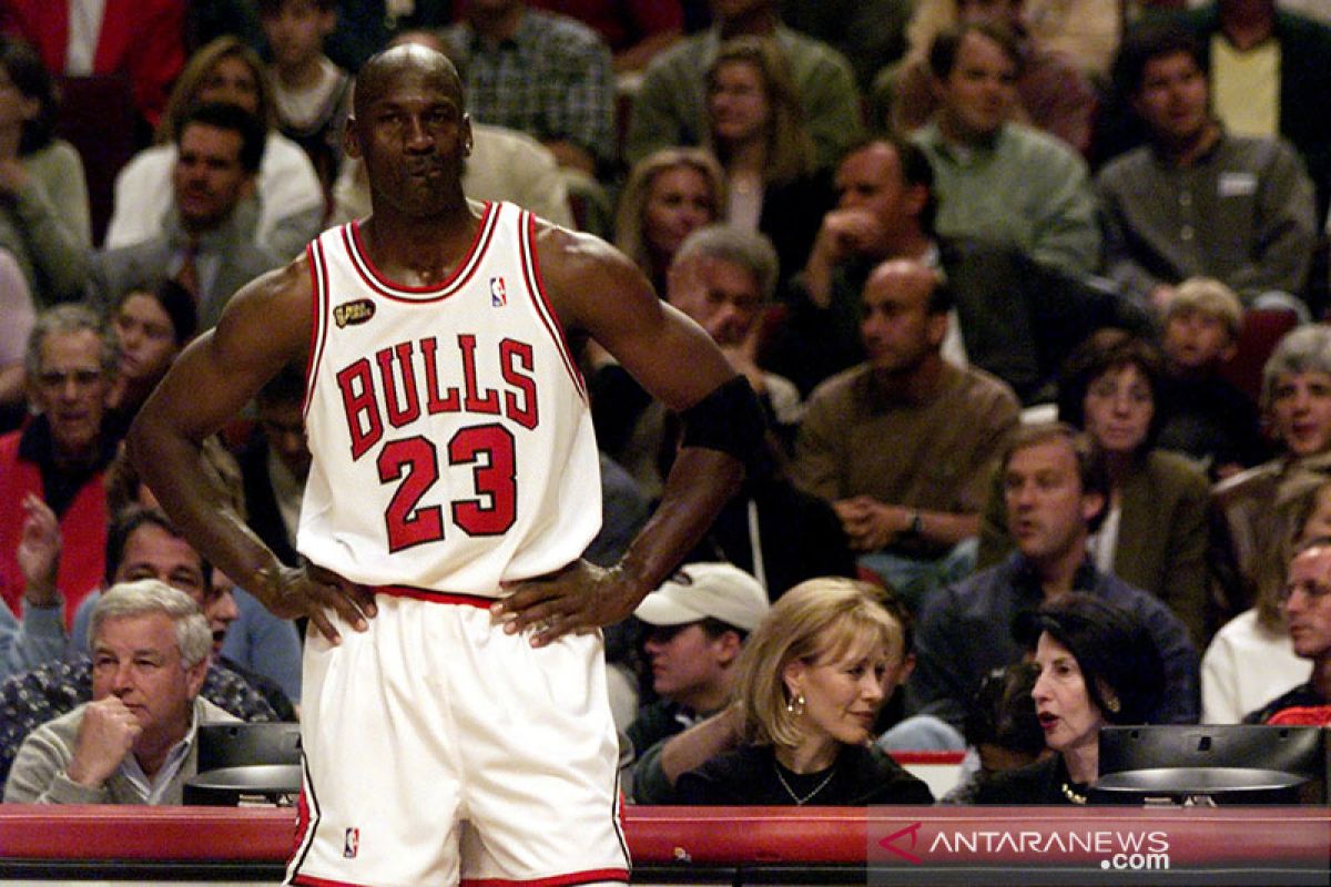Jersey Chicago Bulls milik Michael Jordan laku terjual Rp4,5 miliar