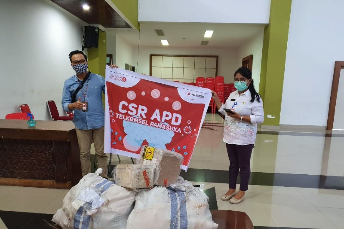 Telkomsel berikan bantuan APD bagi Dinkes Kota Jayapura