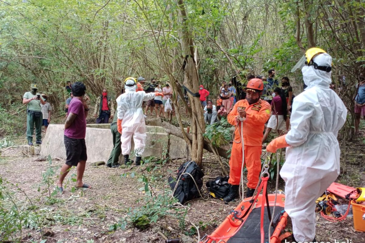 Seorang warga Ukraina terjebak enam hari di sumur kebun warga