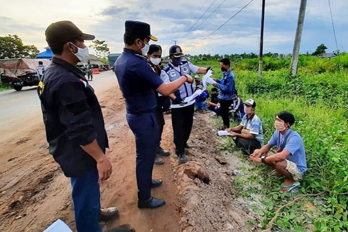 Bus bermuatan 29 penumpang dari luar Kalteng dipaksa putar balik