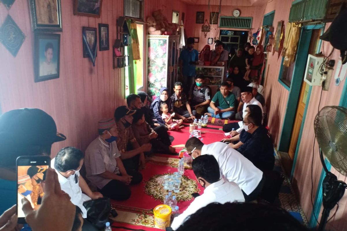Boy Rafli Amar kunjungi rumah keluarga korban penyerangan Polsek Daha