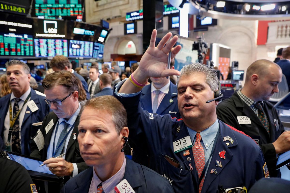 Wall Street melonjak ditopang laporan pekerjaan AS yang mengejutkan