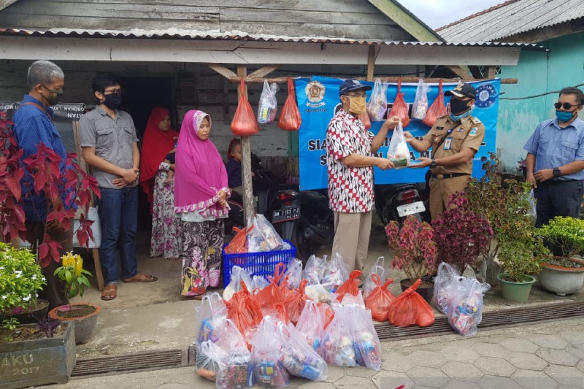 Kagama Babel inisiasi kegiatan berbagi "canthelan" sembako