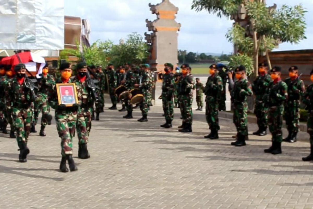 Jenazah penerbang TNI AD  tiba di Bali