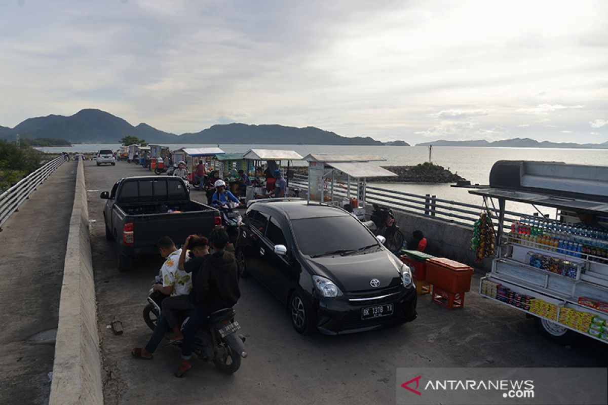 Wisata pantai kembali ramai masa normal baru