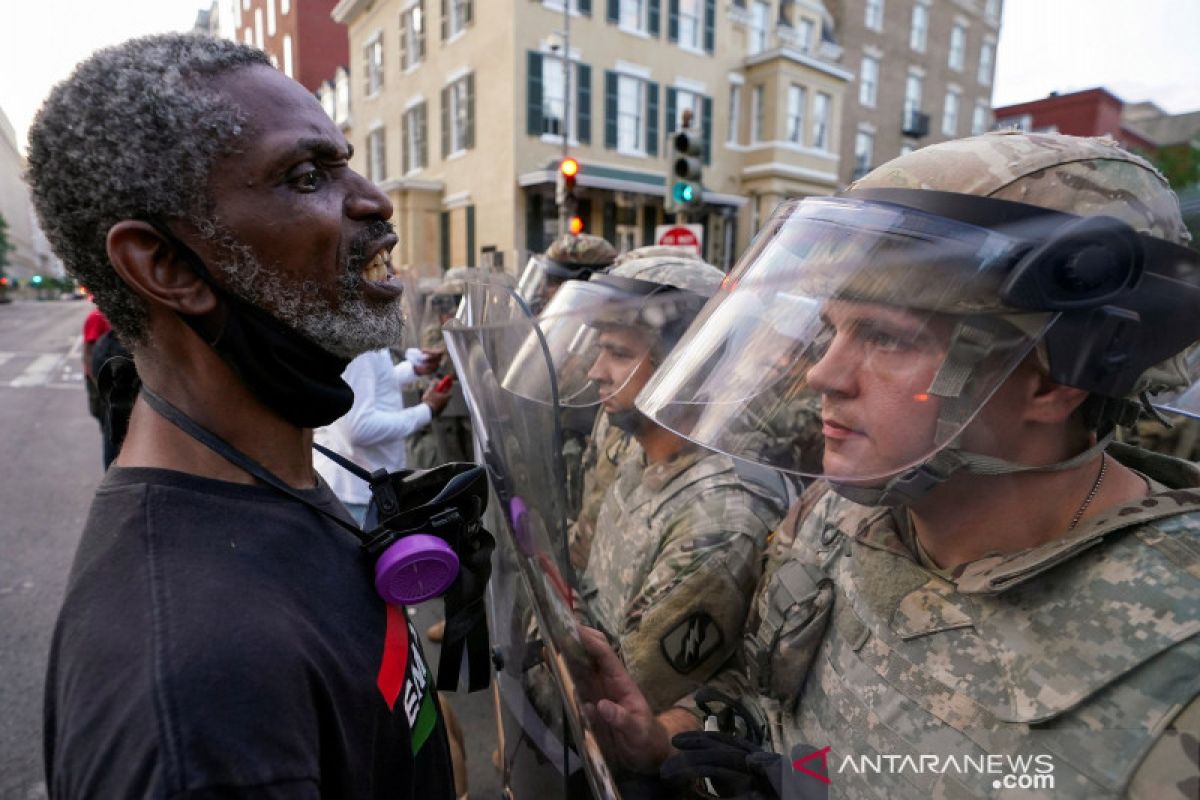 Penabrak kerumunan demonstran di Virginia-AS pimpinan Ku Klux Klan