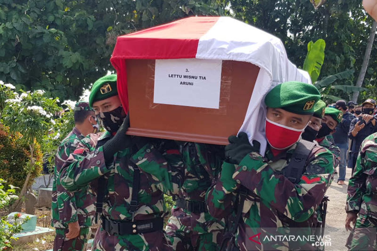 Empat pewira AD korban heli jatuh dimakamkan