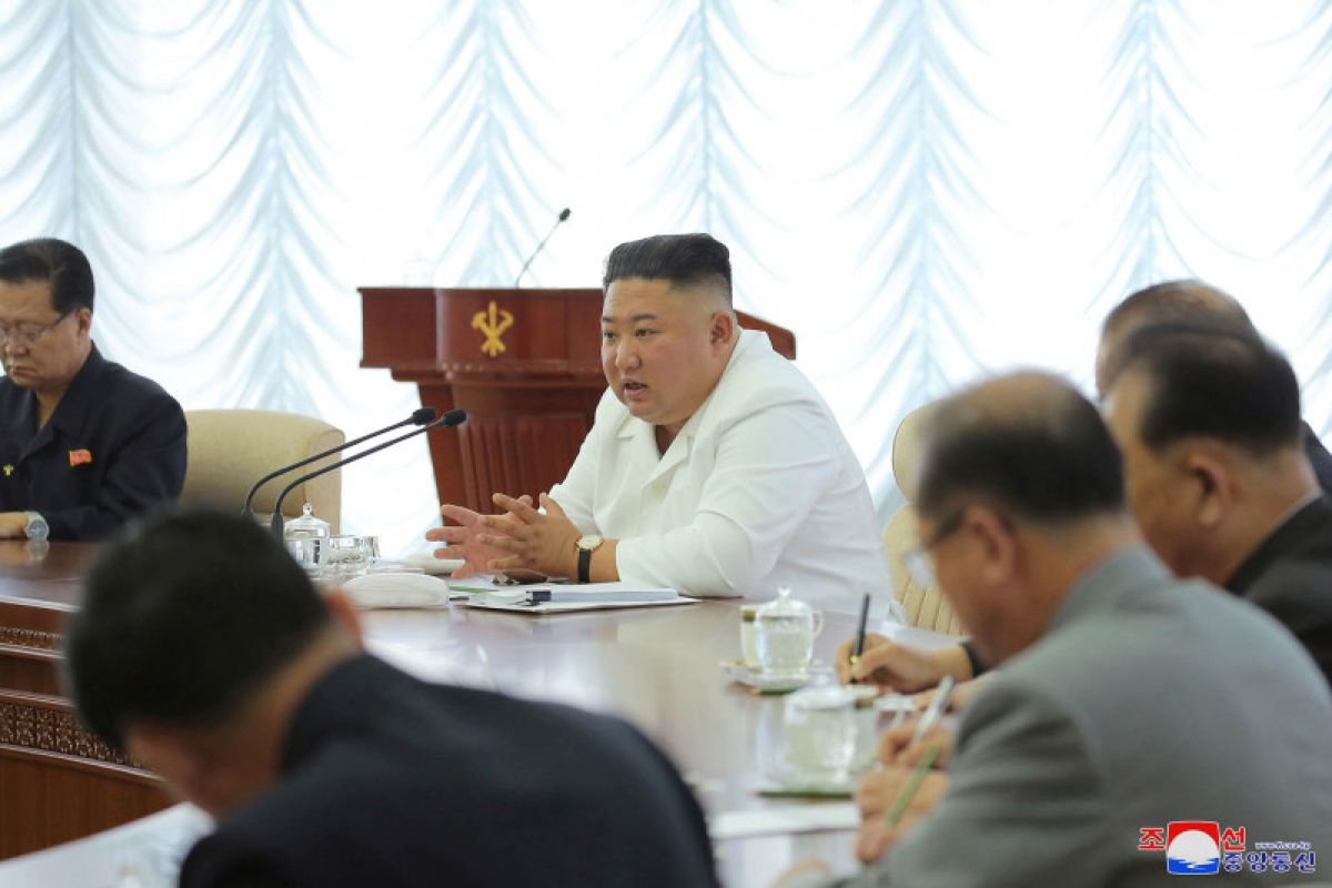 Kim Jong Un:  Bisa dikatakan corona telah masuk ke Korut