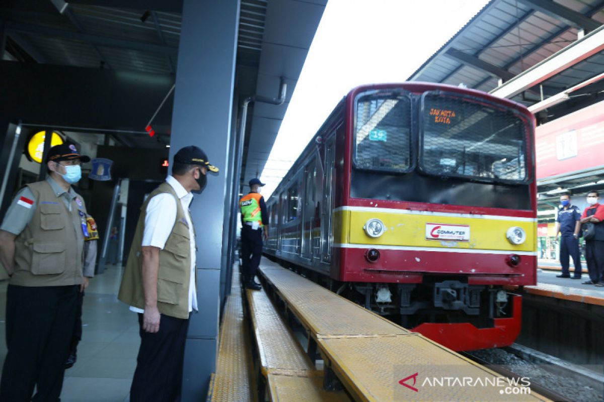 Penumpang KRL per hari melonjak tembus 287.048 orang, sebelumnya rata-rata 180.000 orang