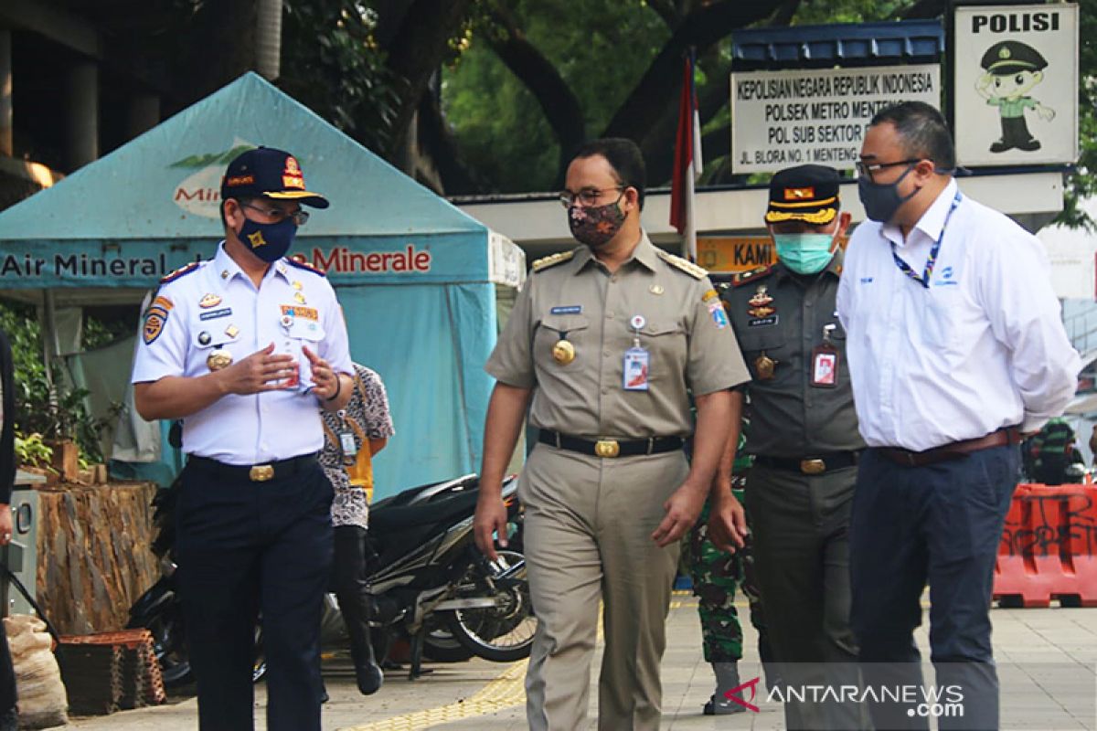 Anies: Semua pengguna kendaraan umum sudah bermasker