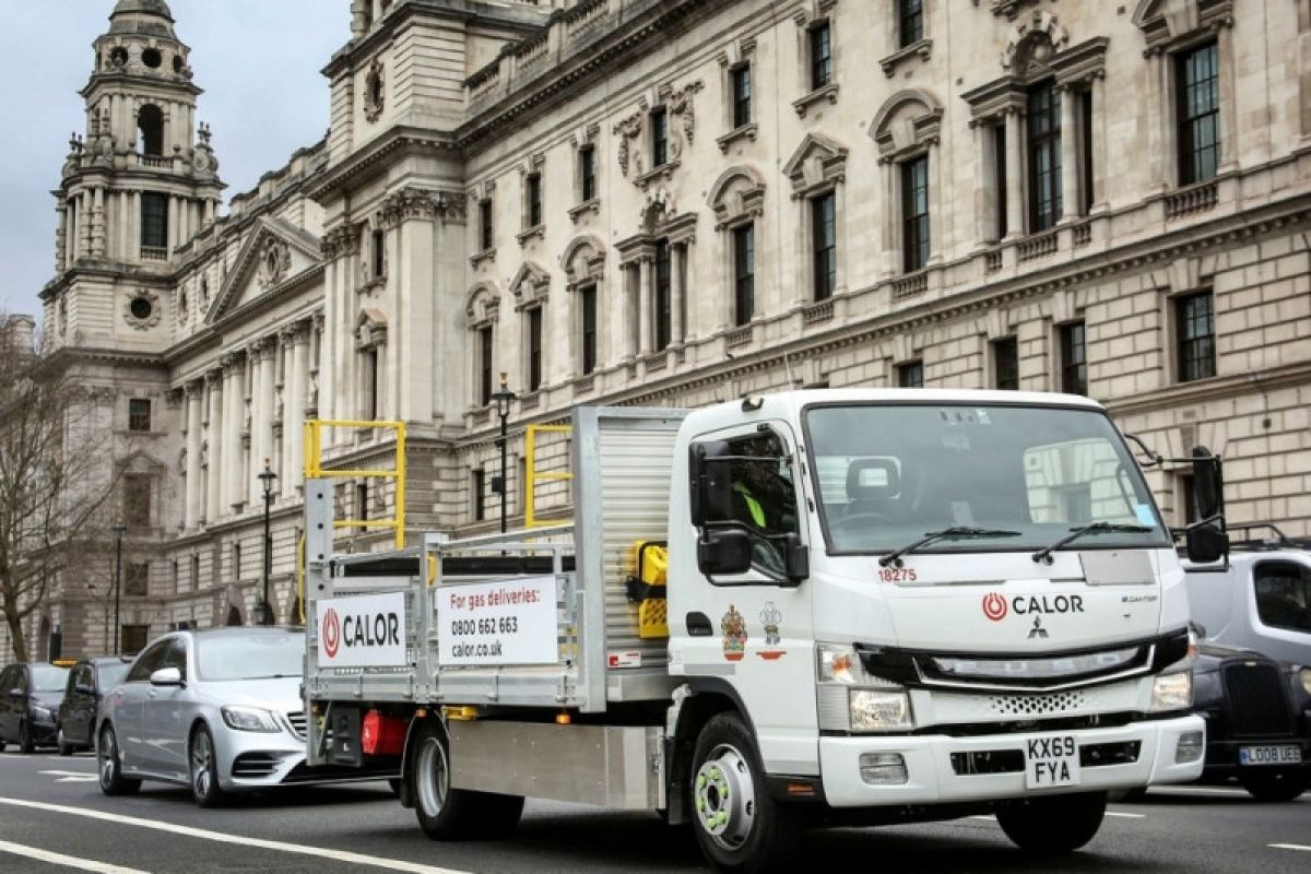 Daimler mulai kirim truk listrik Fuso eCenter ke pelanggan