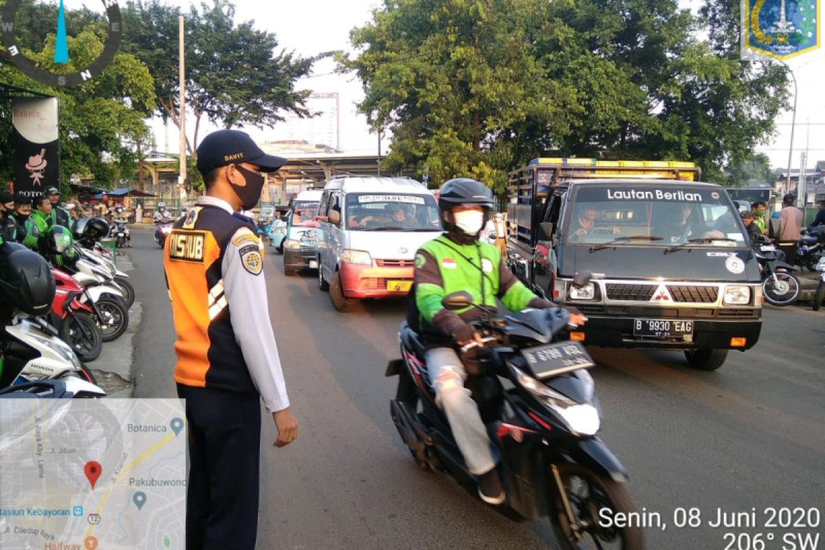 Sudinhub Jaksel kerahkan 367 personel awasi hari pertama masuk kantor