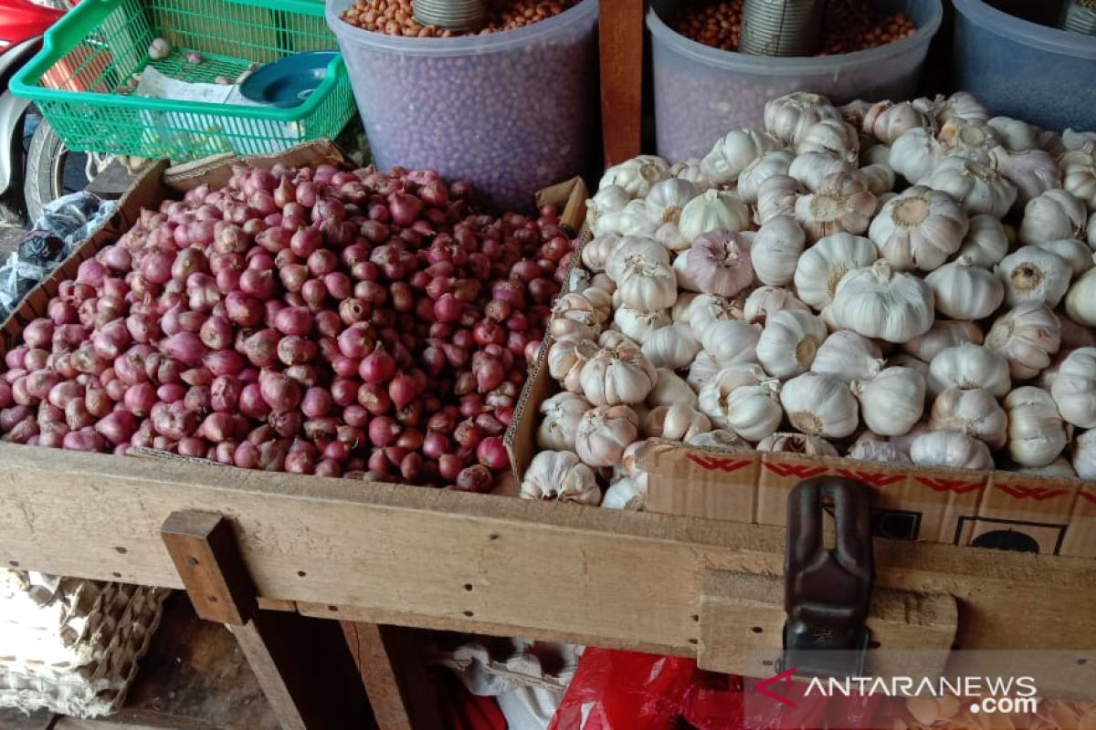 Harga bawang merah di pasar Ambon Rp80.000/Kg