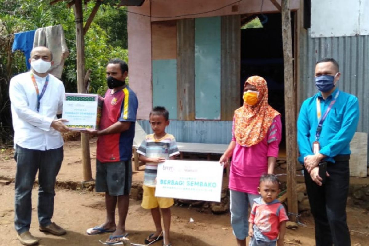 Bank Muamalat bantu warga terdampak COVID-19 di kawasan timur Indonesia