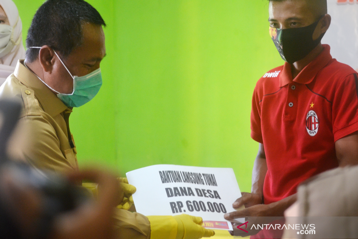 Sekda Gorontalo Utara pantau penyaluran BLT-Dana Desa di Bulango Raya