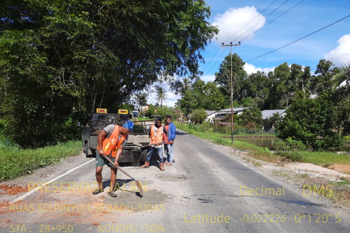 Balai Pelaksana Jalan Nasional respon cepat perbaiki ruas jalan yang rusak di Landak