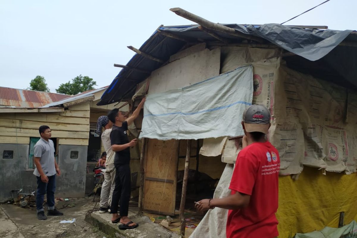 HMI bantu bedah rumah tak layak huni warga miskin di Takengon