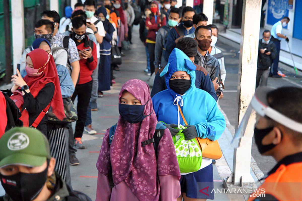 Disnakertrans: Hak pekerja terpapar COVID-19 harus tetap dibayarkan