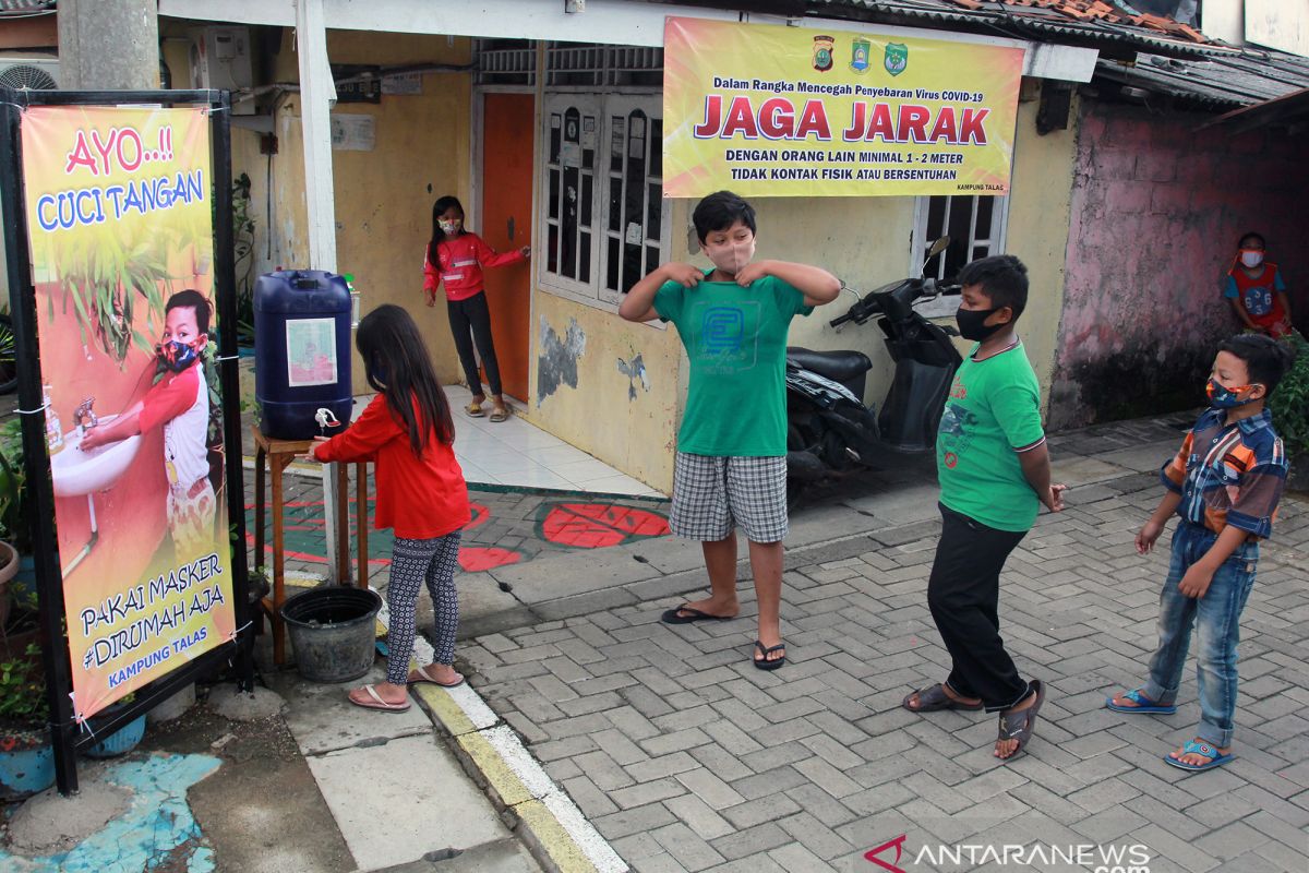 Orang tua  perlu tahu, begini cara megajarkan anak mengenai bahaya COVID-19